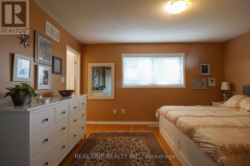 2500 Logan Avenue, Oakville, ON - Indoor Photo Showing Bedroom