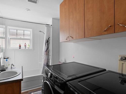 Salle de bains - 418  - 420 Rue St-Charles S., Granby, QC - Indoor Photo Showing Laundry Room