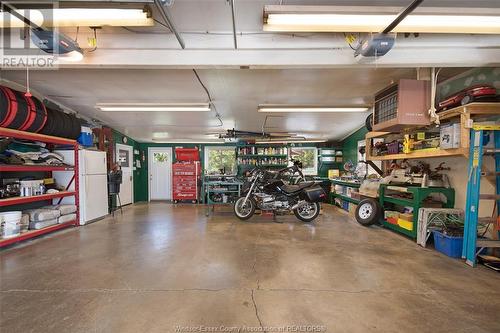 134 Grace, Tecumseh, ON - Indoor Photo Showing Garage