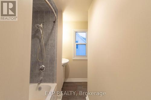 5782 Byng Avenue, Niagara Falls, ON - Indoor Photo Showing Bathroom