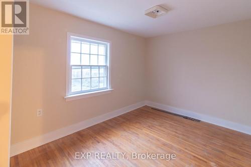 5782 Byng Ave, Niagara Falls, ON - Indoor Photo Showing Other Room