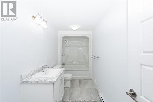 24 Satleville, Riverview, NB - Indoor Photo Showing Bathroom