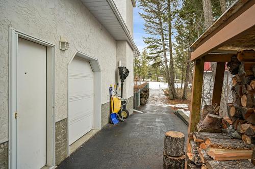 5144 Riverview Crescent, Fairmont Hot Springs, BC - Indoor With Fireplace