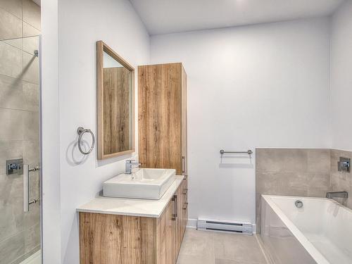 Bathroom - 6285 Rue Mazarin, Montréal (Le Sud-Ouest), QC - Indoor Photo Showing Bathroom