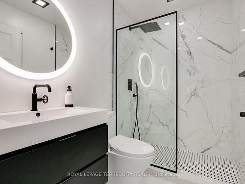 216-410 Queens Quay W, Toronto, ON - Indoor Photo Showing Bathroom