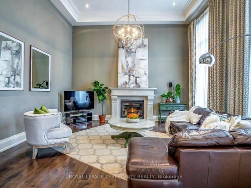 21 Langdon Dr, King, ON - Indoor Photo Showing Living Room With Fireplace