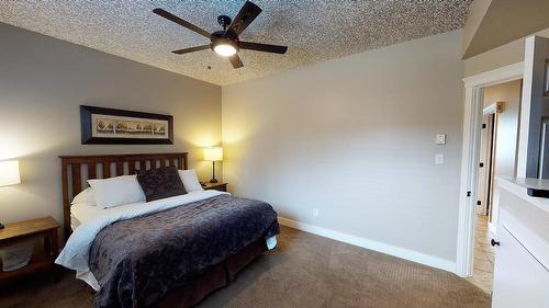 412 A - 400 Bighorn Boulevard, Radium Hot Springs, BC - Indoor Photo Showing Bedroom