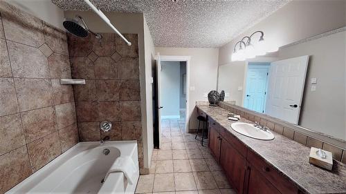 412 A - 400 Bighorn Boulevard, Radium Hot Springs, BC - Indoor Photo Showing Bathroom