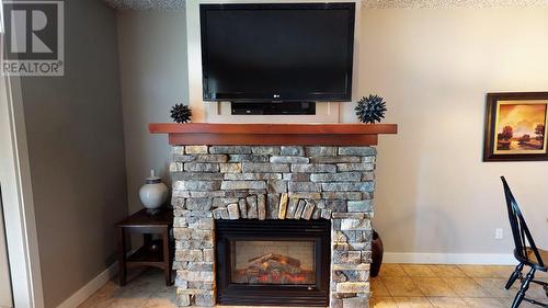 400 Bighorn Boulevard Unit# 412 A, Radium Hot Springs, BC - Indoor Photo Showing Living Room With Fireplace