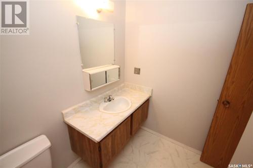 305 1808 Eaglesham Avenue, Weyburn, SK - Indoor Photo Showing Bathroom
