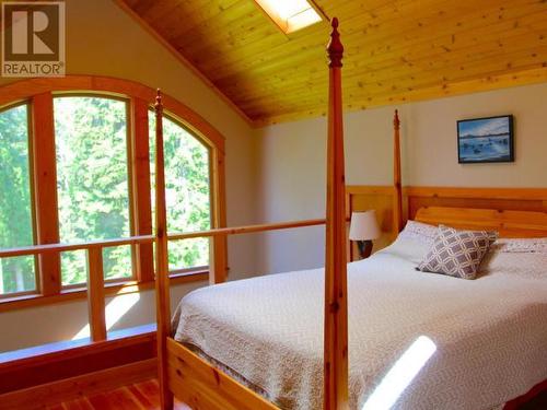 3056/3060 Vancouver Blvd, Savary Island, BC - Indoor Photo Showing Bedroom