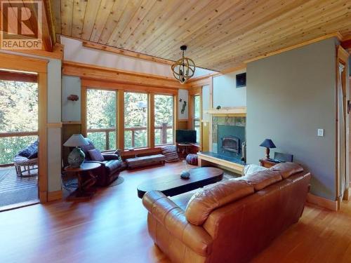 3056/3060 Vancouver Blvd, Savary Island, BC - Indoor Photo Showing Living Room With Fireplace