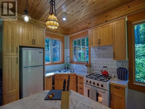 3056/3060 Vancouver Blvd, Savary Island, BC - Indoor Photo Showing Kitchen With Double Sink