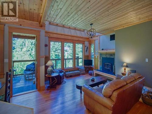 3056/3060 Vancouver Blvd, Savary Island, BC - Indoor Photo Showing Living Room With Fireplace