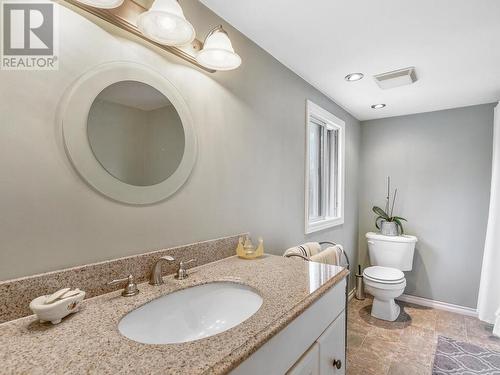 8251 County Road 21 Road, Augusta, ON - Indoor Photo Showing Bathroom