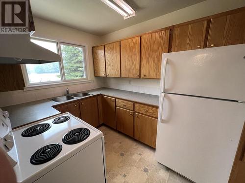 5227 Cottonwood Road, Fort Nelson, BC - Indoor Photo Showing Kitchen With Double Sink