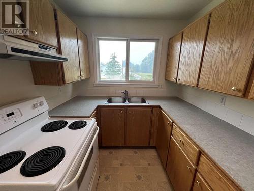 5227 Cottonwood Road, Fort Nelson, BC - Indoor Photo Showing Kitchen With Double Sink