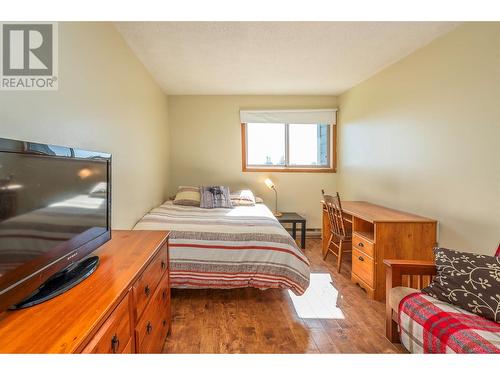 6430 Whiskey Jack Road Unit# 303, Big White, BC - Indoor Photo Showing Bedroom