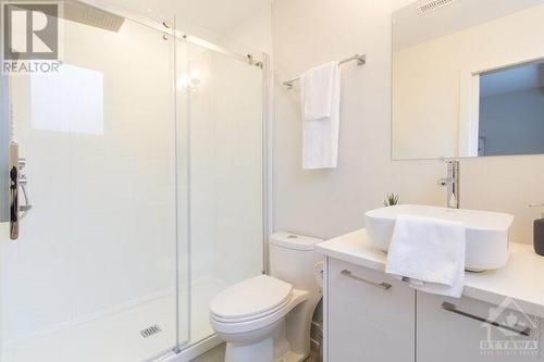 22 Stevens Avenue Unit#1, Ottawa, ON - Indoor Photo Showing Bathroom