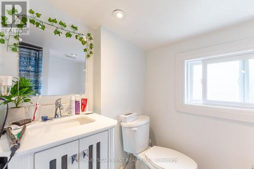 801 Main St E, Hamilton, ON - Indoor Photo Showing Bathroom