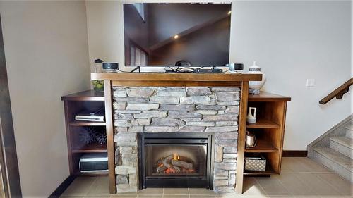 732 B - 700 Bighorn Boulevard, Radium Hot Springs, BC - Indoor Photo Showing Living Room With Fireplace