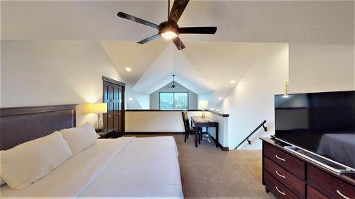 732 A - 700 Bighorn Boulevard, Radium Hot Springs, BC - Indoor Photo Showing Bedroom