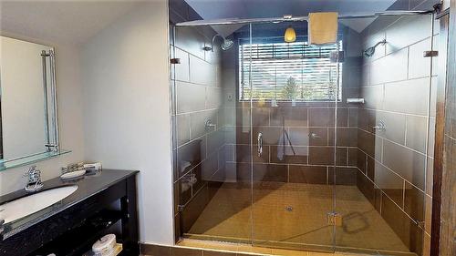 732 A - 700 Bighorn Boulevard, Radium Hot Springs, BC - Indoor Photo Showing Bathroom