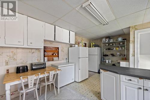 3177 Russell, Windsor, ON - Indoor Photo Showing Kitchen