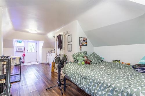 801 Main Street E, Hamilton, ON - Indoor Photo Showing Bedroom
