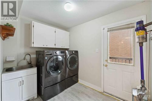 44 Goulding Crescent, Kanata, ON - Indoor Photo Showing Laundry Room