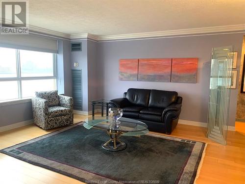 75 Riverside Drive East Unit# 503, Windsor, ON - Indoor Photo Showing Living Room