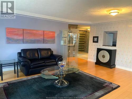 75 Riverside Drive East Unit# 503, Windsor, ON - Indoor Photo Showing Living Room
