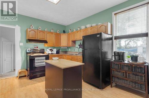 400 Bleecker Avenue, Belleville, ON - Indoor Photo Showing Kitchen