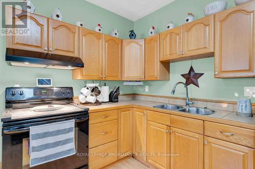 400 Bleecker Avenue, Belleville, ON - Indoor Photo Showing Kitchen With Double Sink