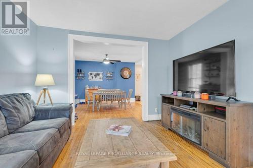 400 Bleecker Avenue, Belleville, ON - Indoor Photo Showing Living Room