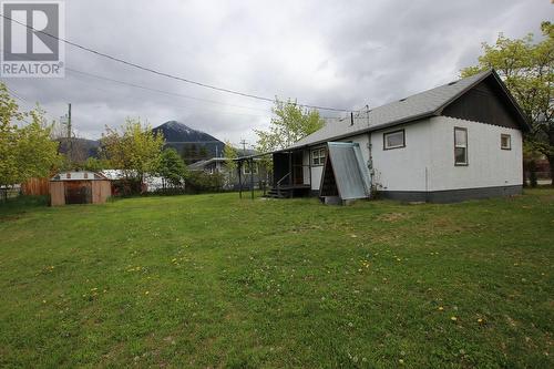 312 6Th Avenue, Nakusp, BC - Outdoor