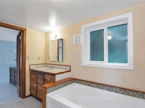 681 Bull Rd, Quadra Island, BC - Indoor Photo Showing Bathroom