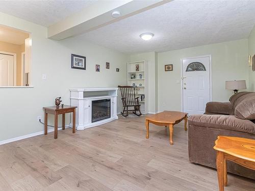 3-6172 Alington Rd, Duncan, BC - Indoor Photo Showing Living Room With Fireplace