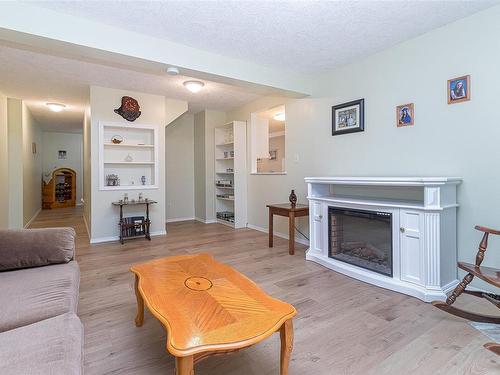 3-6172 Alington Rd, Duncan, BC - Indoor Photo Showing Living Room With Fireplace