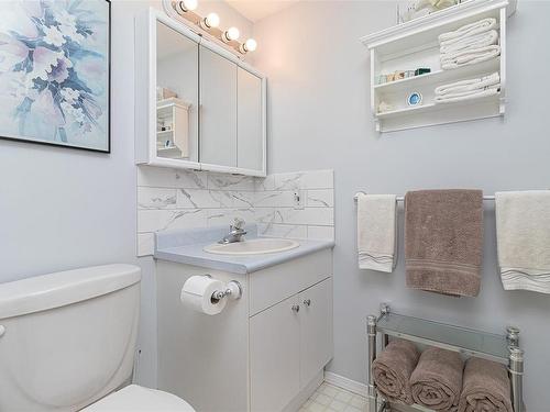 3-6172 Alington Rd, Duncan, BC - Indoor Photo Showing Bathroom