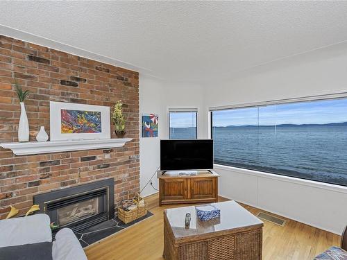 5055 Cordova Bay Rd, Saanich, BC - Indoor Photo Showing Living Room With Fireplace