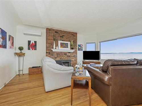 5055 Cordova Bay Rd, Saanich, BC - Indoor Photo Showing Living Room With Fireplace