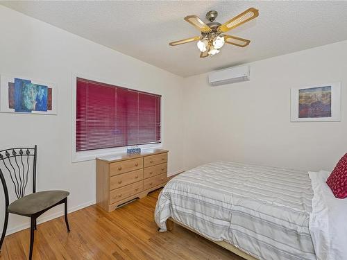 5055 Cordova Bay Rd, Saanich, BC - Indoor Photo Showing Bedroom