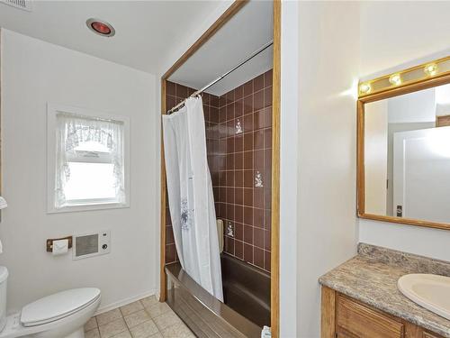 5055 Cordova Bay Rd, Saanich, BC - Indoor Photo Showing Bathroom