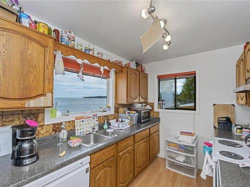 5055 Cordova Bay Rd, Saanich, BC - Indoor Photo Showing Kitchen With Double Sink