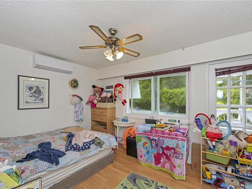 5055 Cordova Bay Rd, Saanich, BC - Indoor Photo Showing Bedroom