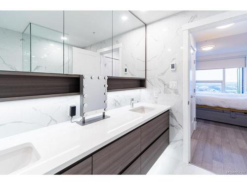 2103-777 Herald St, Victoria, BC - Indoor Photo Showing Bathroom
