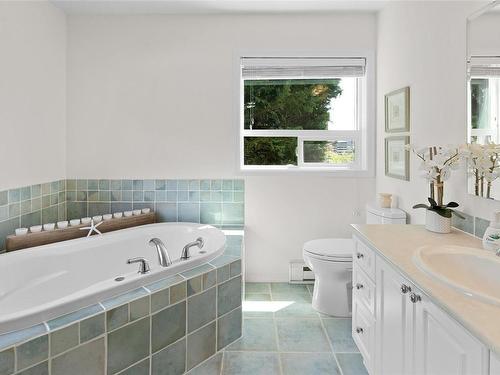 8835 West Coast Rd, Sooke, BC - Indoor Photo Showing Bathroom