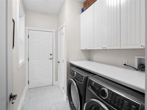 985 Dogwood Rd, North Saanich, BC - Indoor Photo Showing Laundry Room