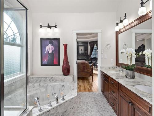 985 Dogwood Rd, North Saanich, BC - Indoor Photo Showing Bathroom